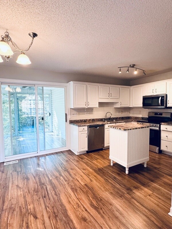 Building Photo - 821 Wallridge Dr