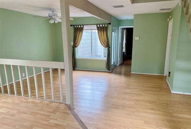 Building Photo - 12975 Wirevine Ln