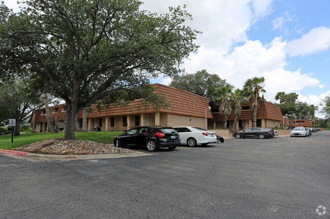 Building Photo - Arroyo Apartments