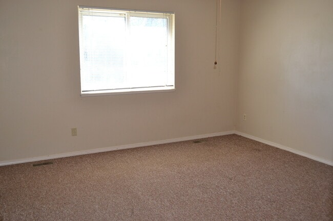 Building Photo - Cozy 4 Bedroom Bi-level in Security/Widefield