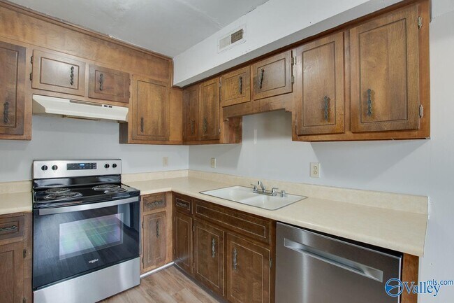 Building Photo - 9020 Mahogany Row SE