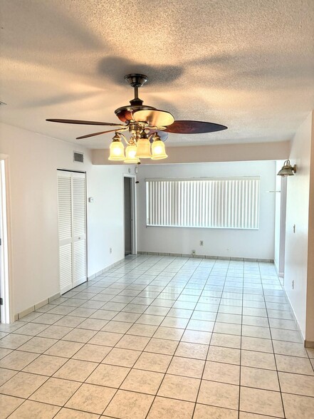 Building Photo - 4937 Tortuga Dr