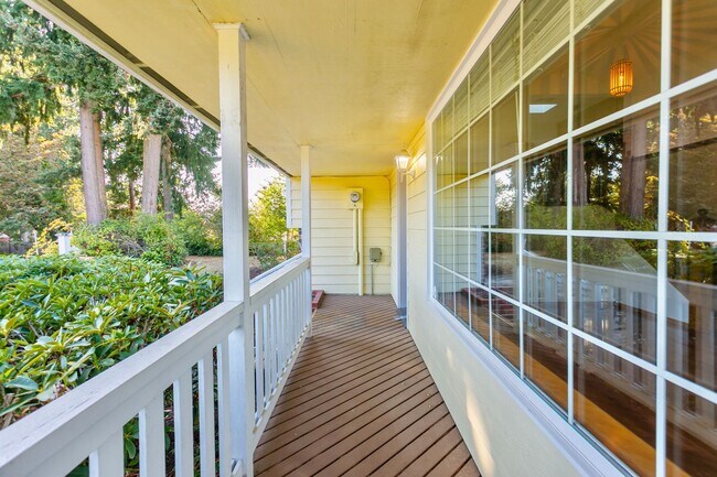 Building Photo - 2bd 2ba luxury duplex