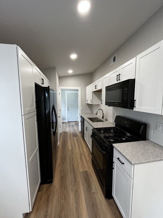 Building Photo - 54 Fontenelle St SE