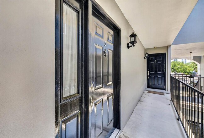 Building Photo - 606 S Glen Ave