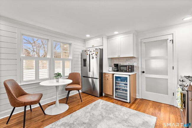 Building Photo - 180 Ruane St