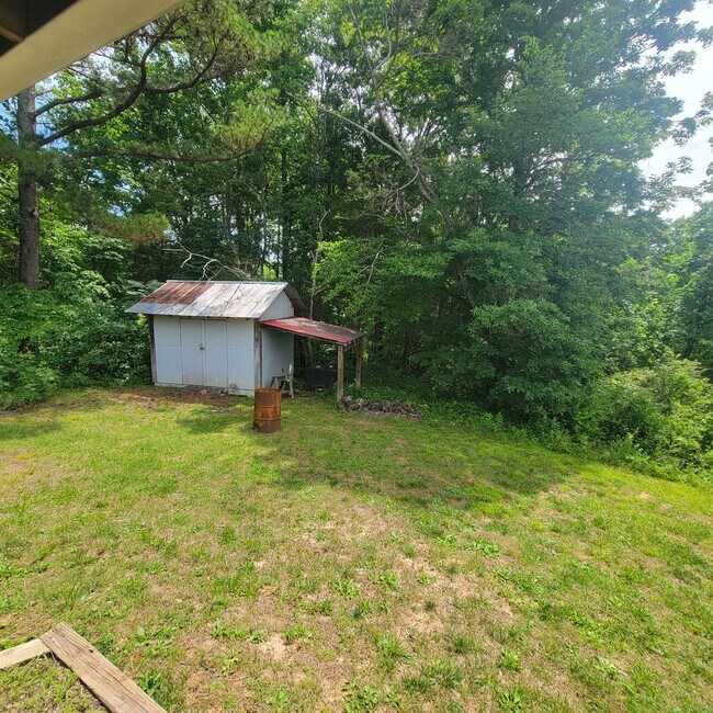 Building Photo - 3/1 Brick Ranch-Cookeville City-Carport