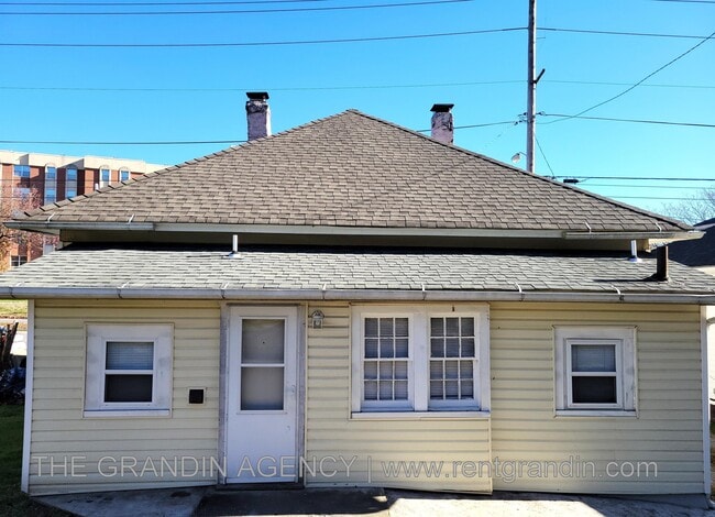 Building Photo - 1019 13th St SE