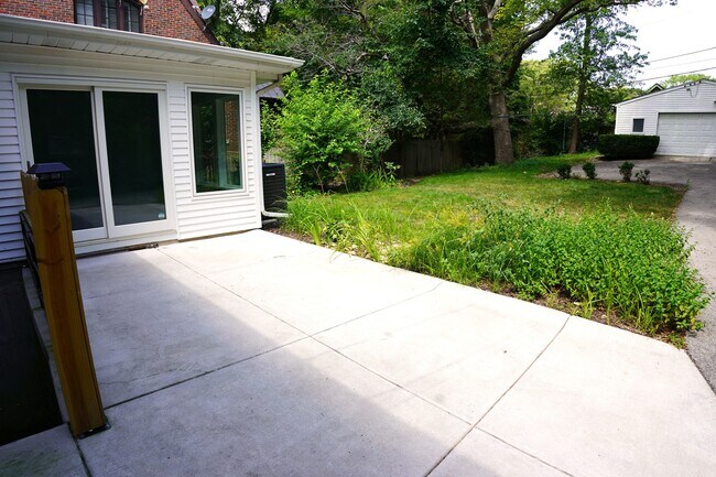 Building Photo - 148 Maple Ave