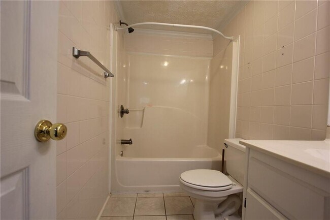 Building Photo - 818 Springlake Rd