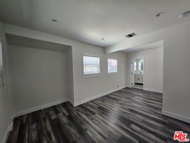 Building Photo - 4031 Brunswick Ave