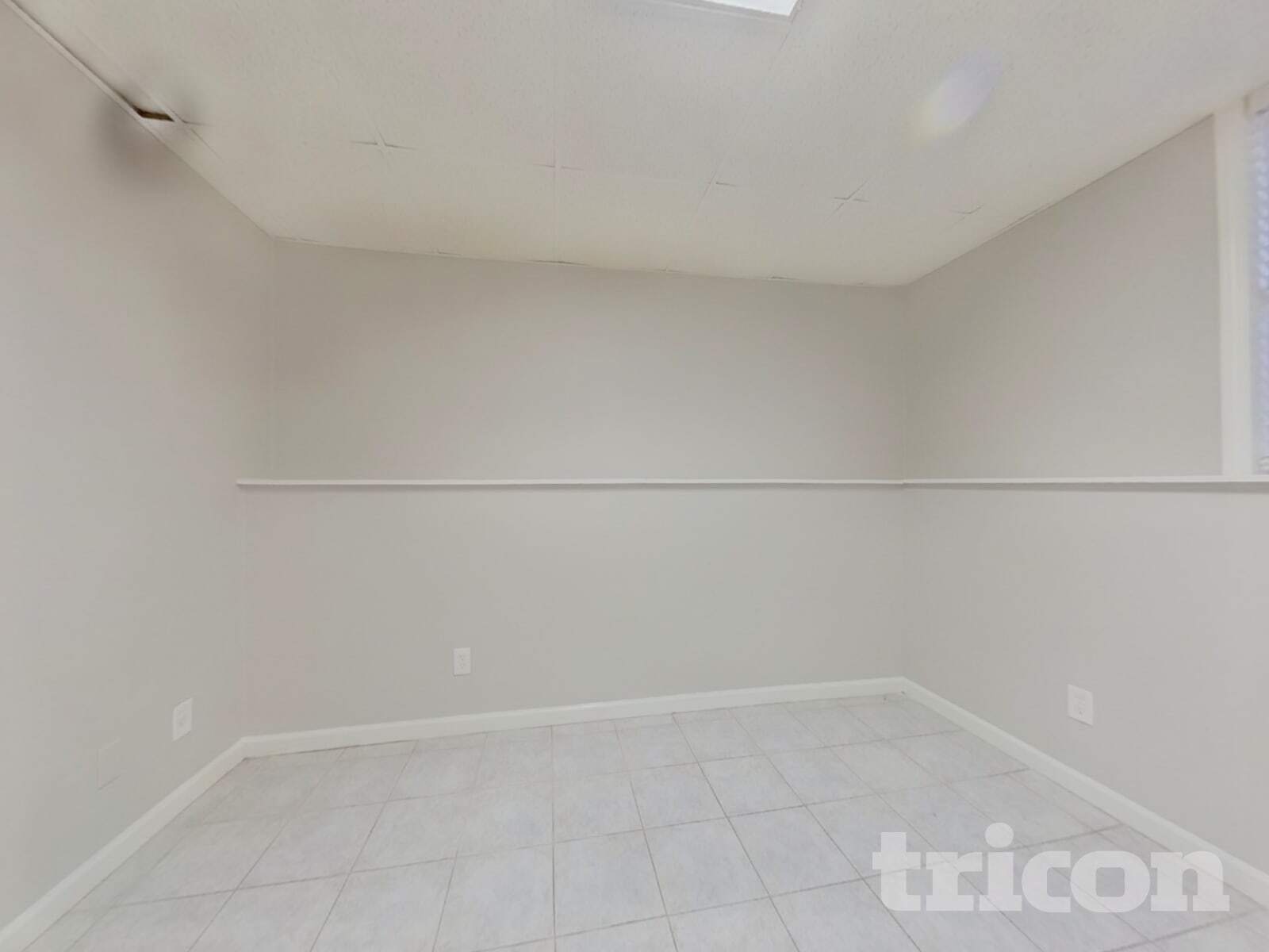 Building Photo - 172 N White Pines Dr