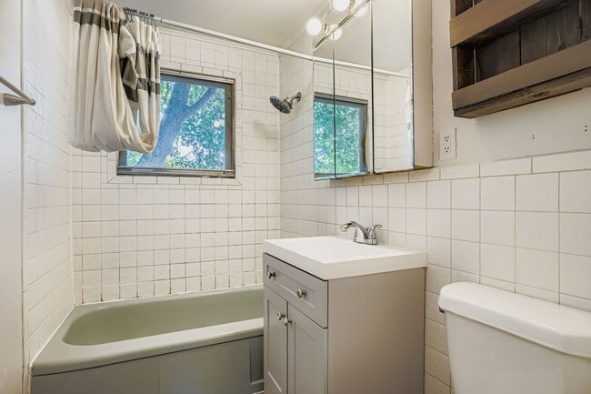 Building Photo - Charming Ranch Home with Spacious Yard and...