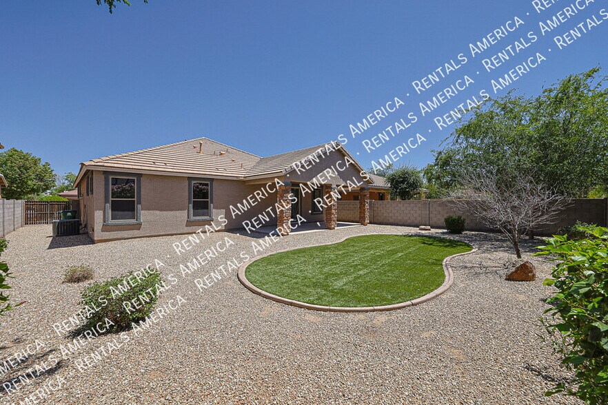 Building Photo - 15611 W Westview Dr