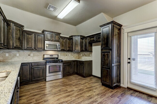 Building Photo - HOME AVAILABLE FOR LEASE