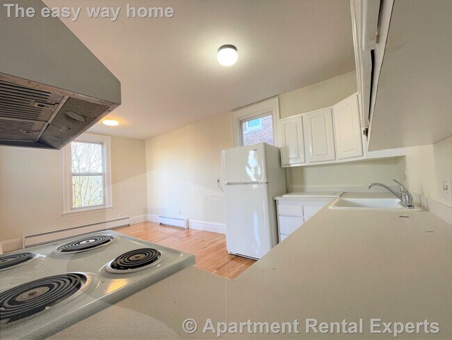 Building Photo - 14 Chestnut St