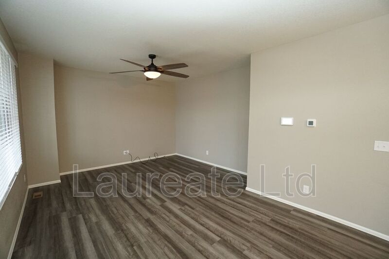 Building Photo - 11755 Lovegrass Dr