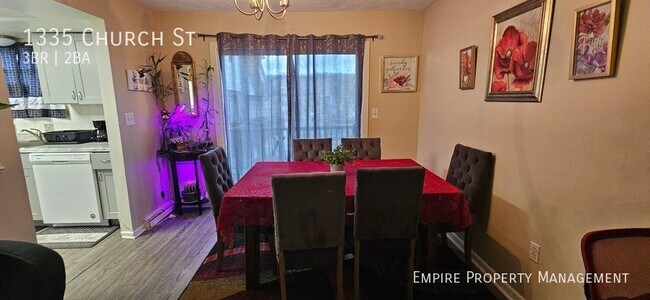 Building Photo - 3 Bedroom/1.5 Bathroom Town House in Fount...