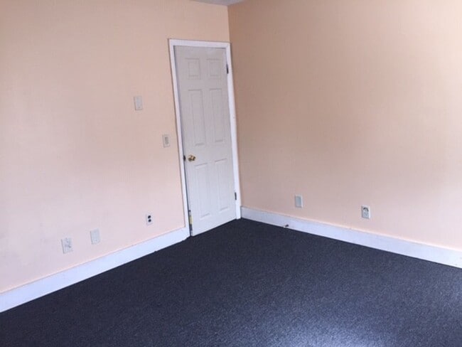 Building Photo - 2 bed 1 bath