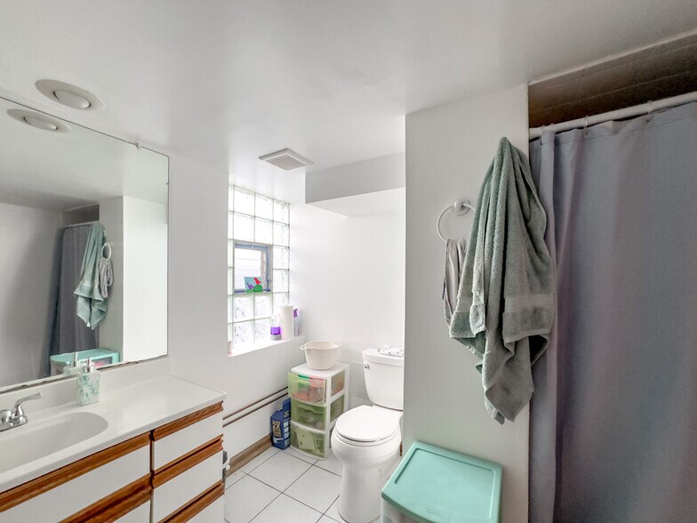 Building Photo - 1414 W Henderson St