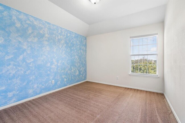Building Photo - 910 Waterside Dr