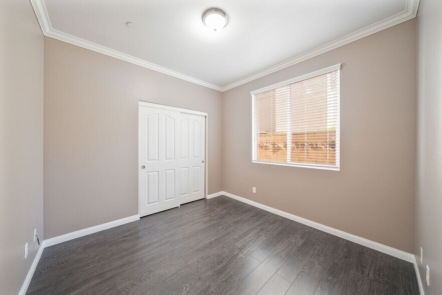 Building Photo - 3072 Parkway Cir