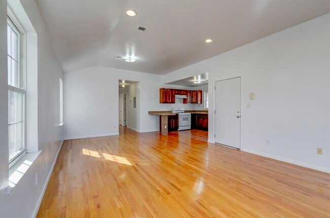 Building Photo - 30 E 41st St