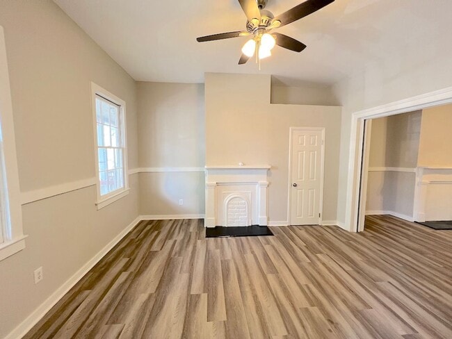 Building Photo - 3 BED | 2 BATH | VICTORIAN DISTRICT | PRIVATE BACK PATIO