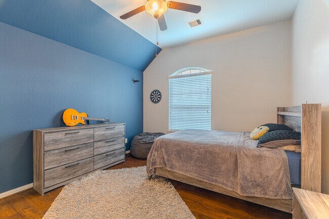 Building Photo - 30 Fury Ranch Pl