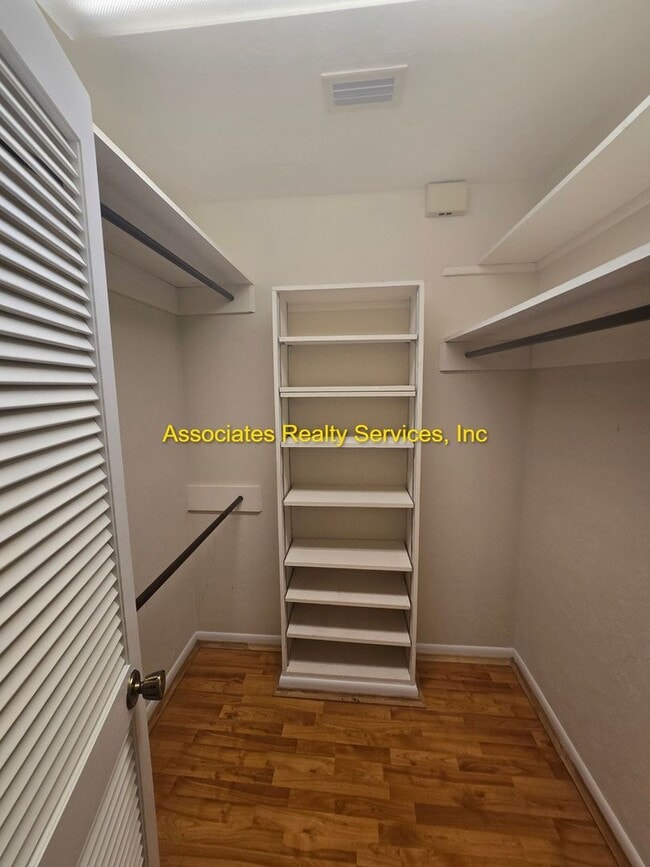 Building Photo - Turkey Creek Condo- Three Bedroom, Two Bath 1840 sf