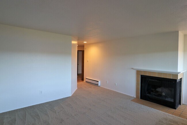 Building Photo - Amazing Views! 2 Bedroom Now Available!