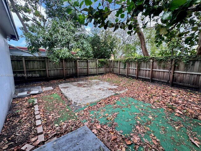 Building Photo - 206 NW 5th Ave