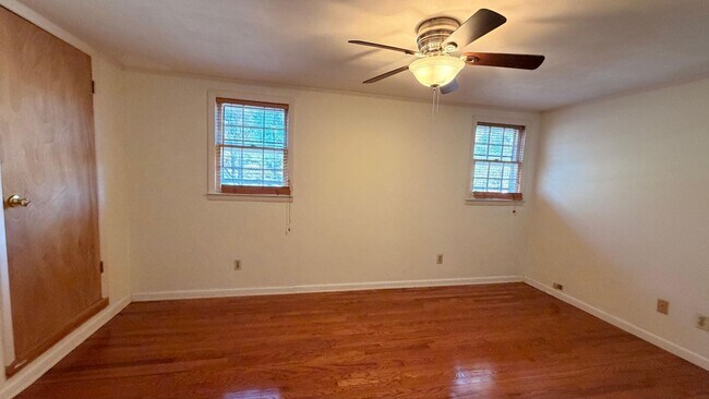 Building Photo - AVAILABLE NOW!