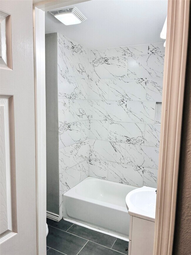 Building Photo - 2220 Avenue L