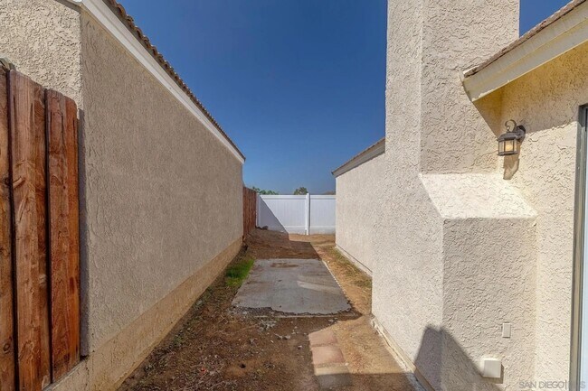 Building Photo - 27971 Red Dawn Dr