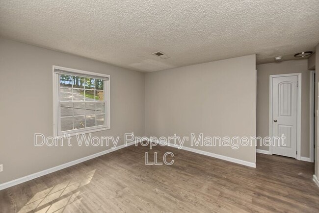 Building Photo - 615 Dumaine St