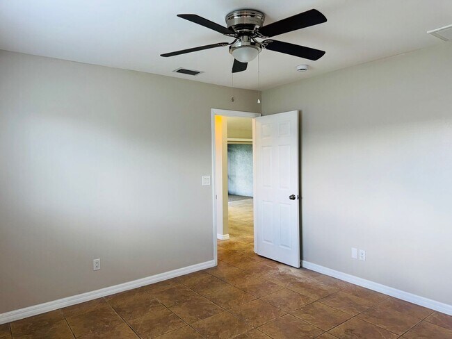 Building Photo - Experience this Cape Coral 3 bedroom 2 bath corner duplex with 1 car garage and screened in lanai.