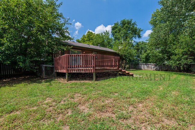 Building Photo - 2014 N Pine Grove St