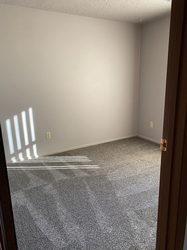 Building Photo - Beautiful, Spacious 3 bed Condo for Rent