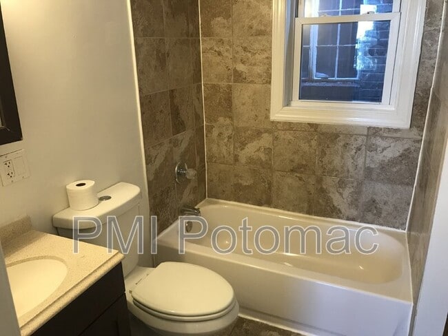 Building Photo - 344 Main St