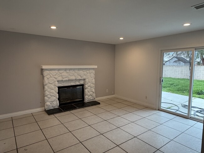 Building Photo - 29639 Greenhill Dr