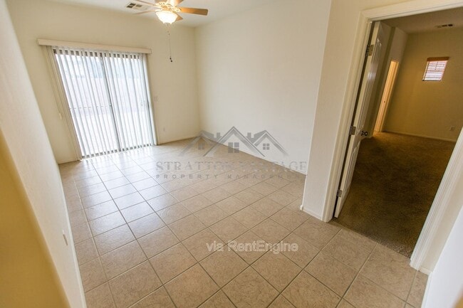 Building Photo - 945 E Blue Spruce Ln