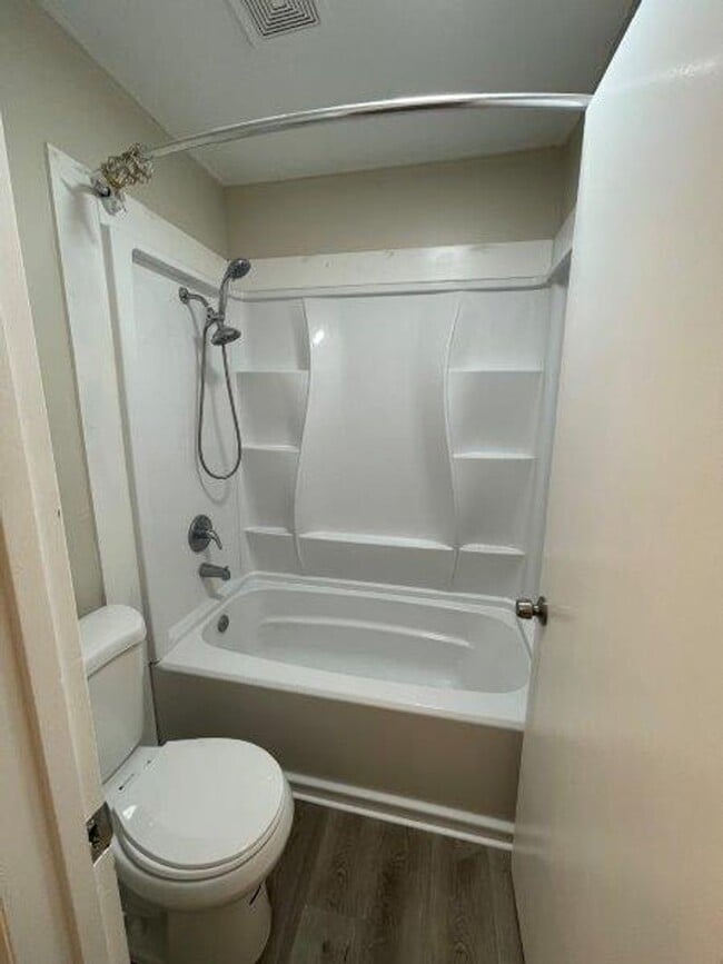 Building Photo - Single Level 2 Bedroom 1 Bath