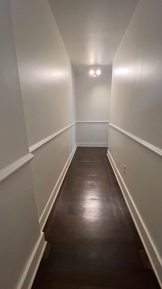 Building Photo - 879 Elm St