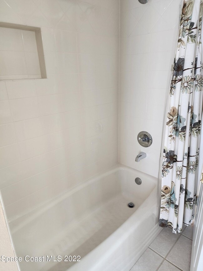 Building Photo - 220 Northgrove Dr