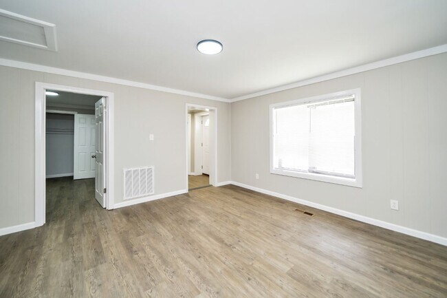 Building Photo - Stunning Renovated 3BR/2BA Home – Move-In ...