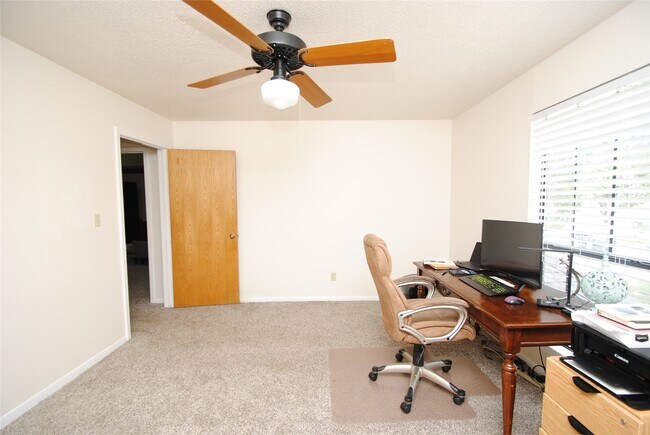 Building Photo - 15007 Pebble Bend Dr