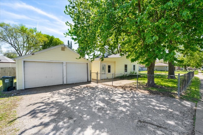 Building Photo - 3878 Johnson Ave