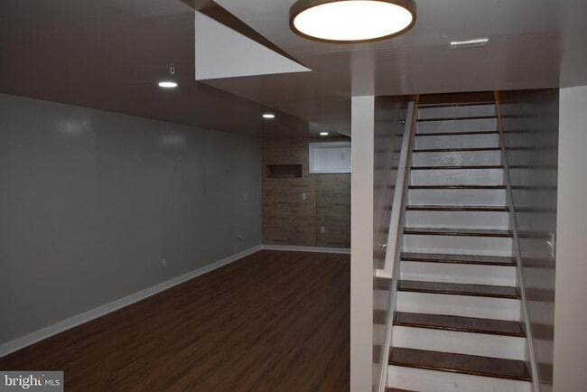 Building Photo - 120 Shiningfield Ct