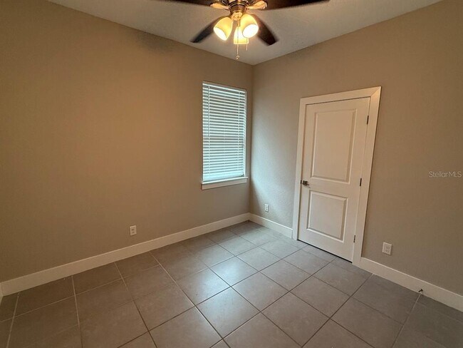 Building Photo - 105 Zinnia Ln